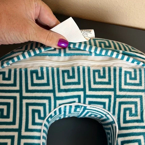 New - 2 Neck Travel Pillows - Pink, Teal & White Geometric - Picture 9 of 15